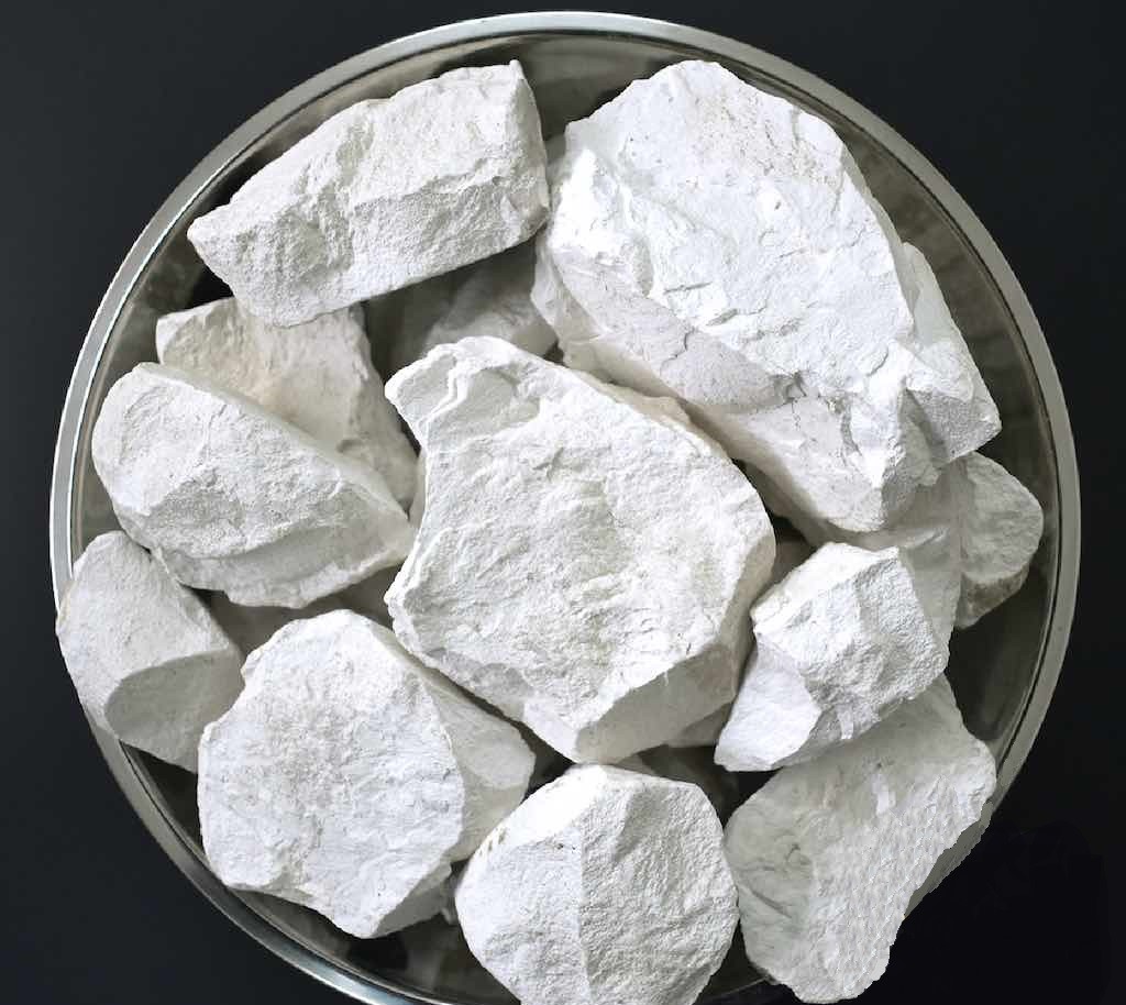 Quick Lime Lumps manufactured from traditional kilns- Calcined Lime / Unslaked Lime/ Burnt Lime